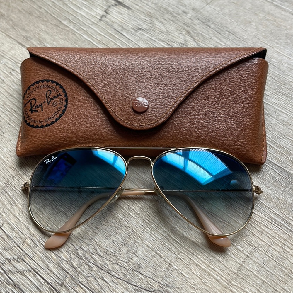 Ray-Ban Aviator in Arista and Gradient Light Blue